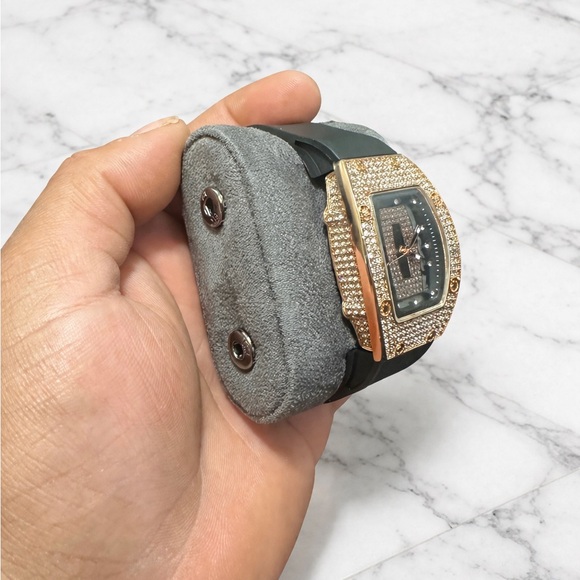 Women’s luxury Gold & Black diamond Watch - Picture 3 of 4